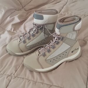 Size 9 mens Orvis Grey green high top shoes
